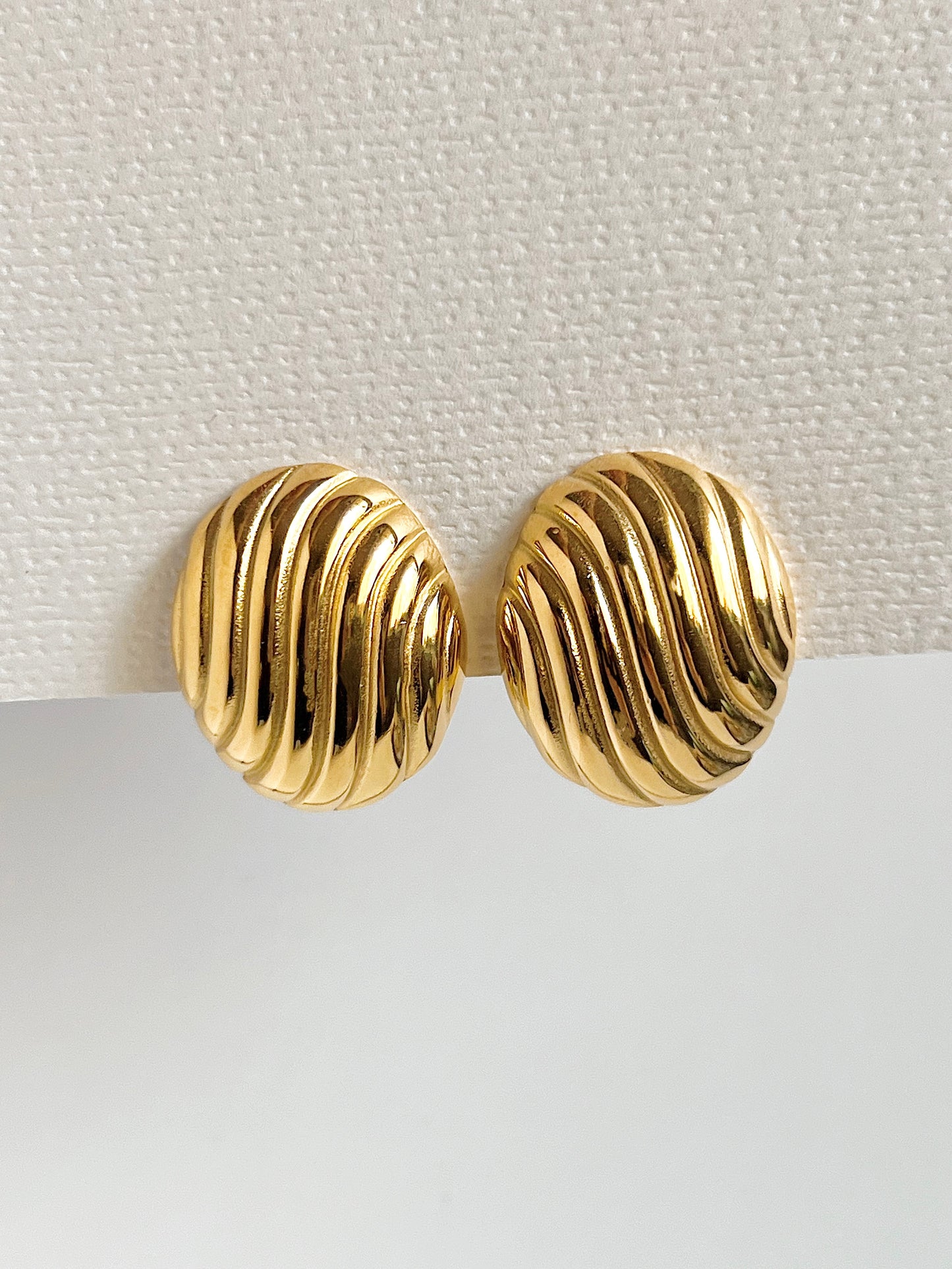 Oval oversized studs earrings