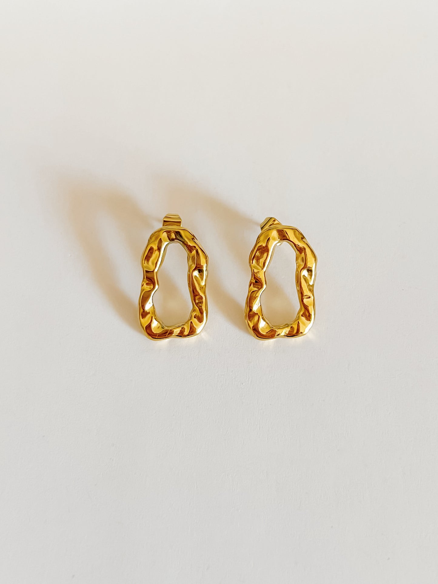 Hammered oval earrings