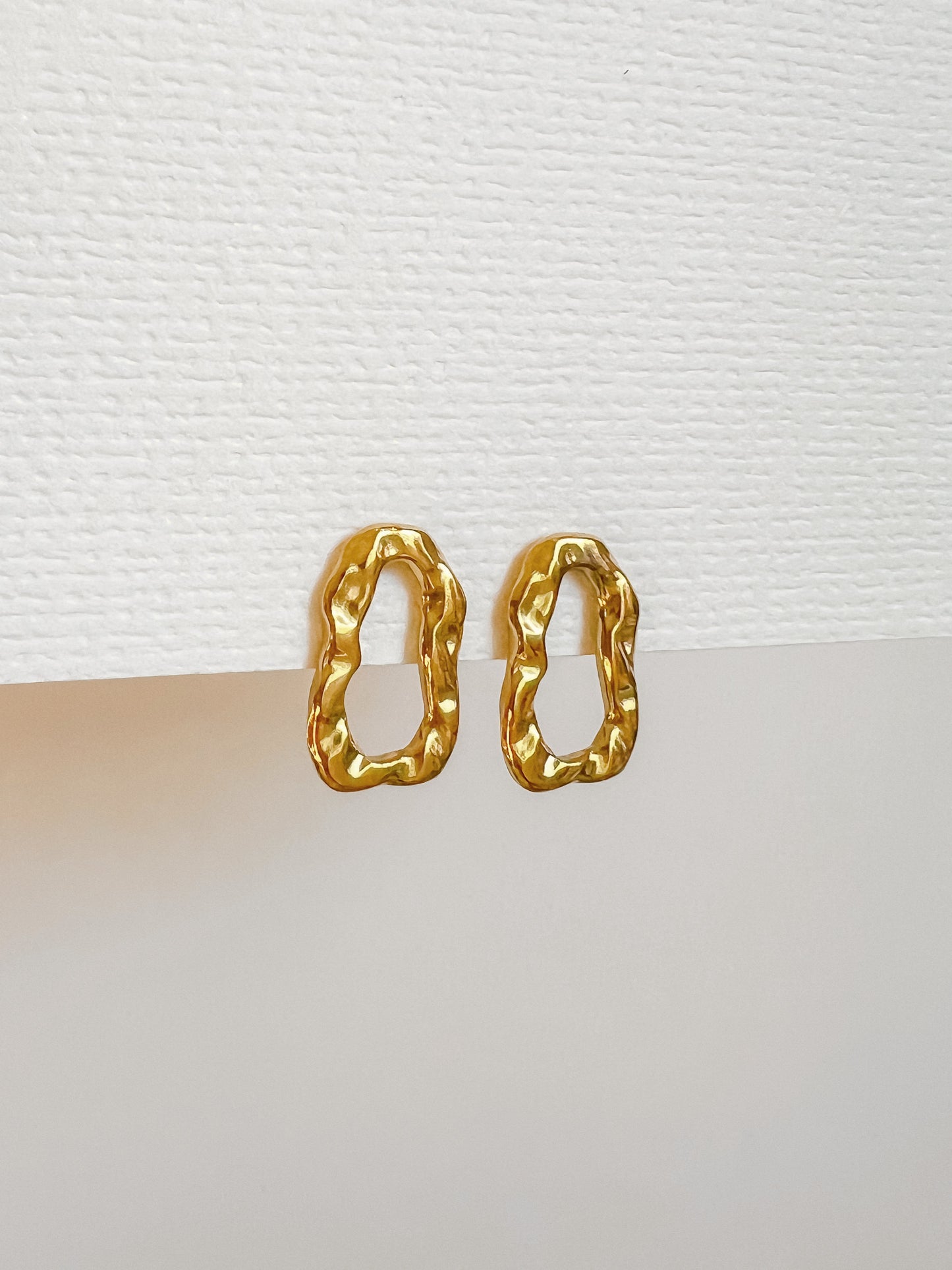 Hammered oval earrings