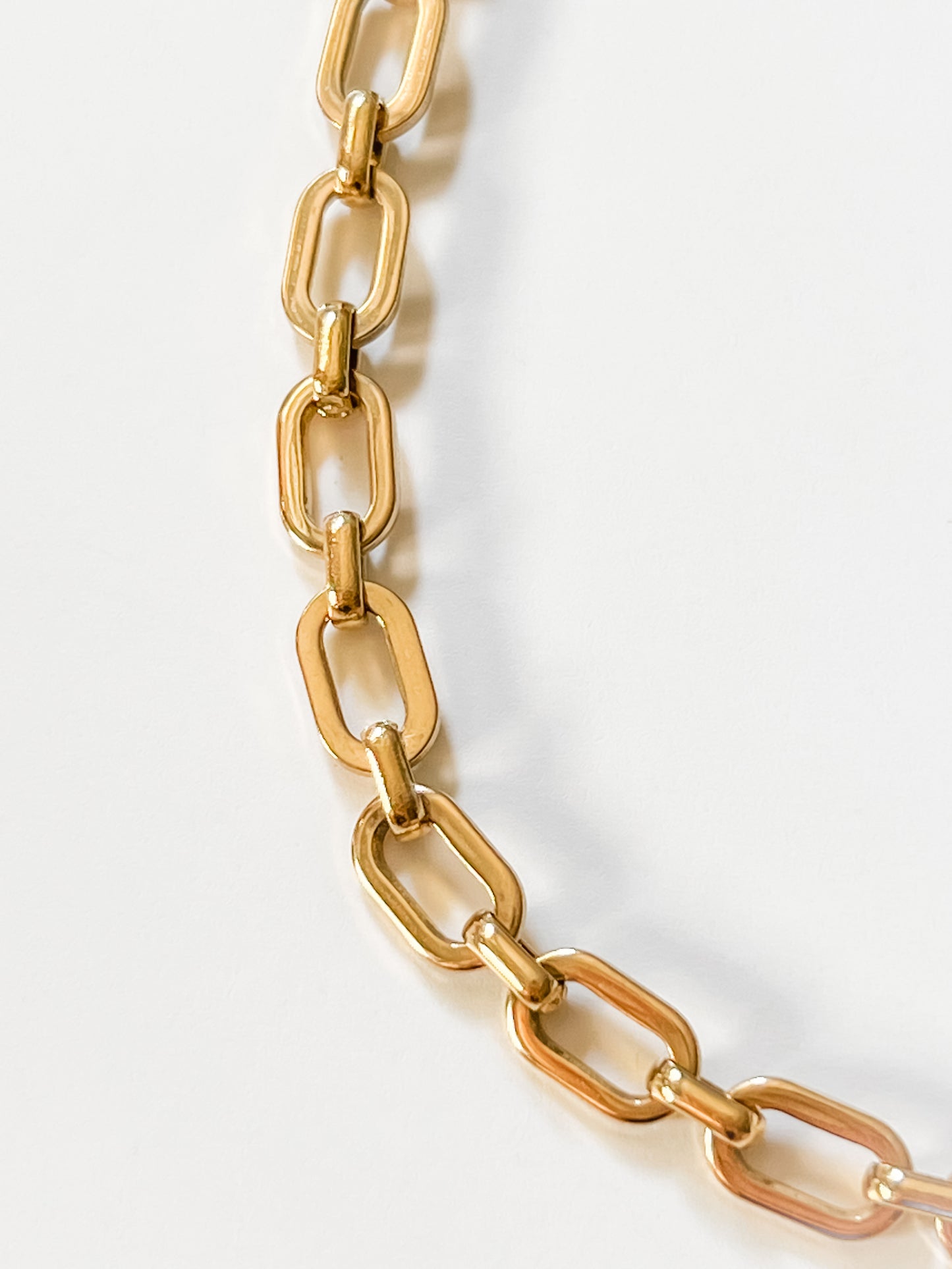 Flat oval chain necklace