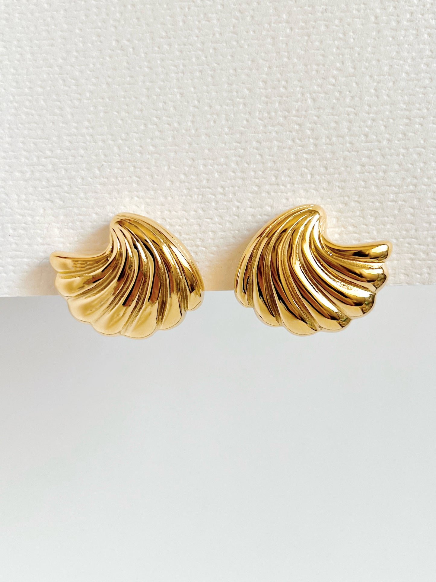 Wave oversized studs earrings