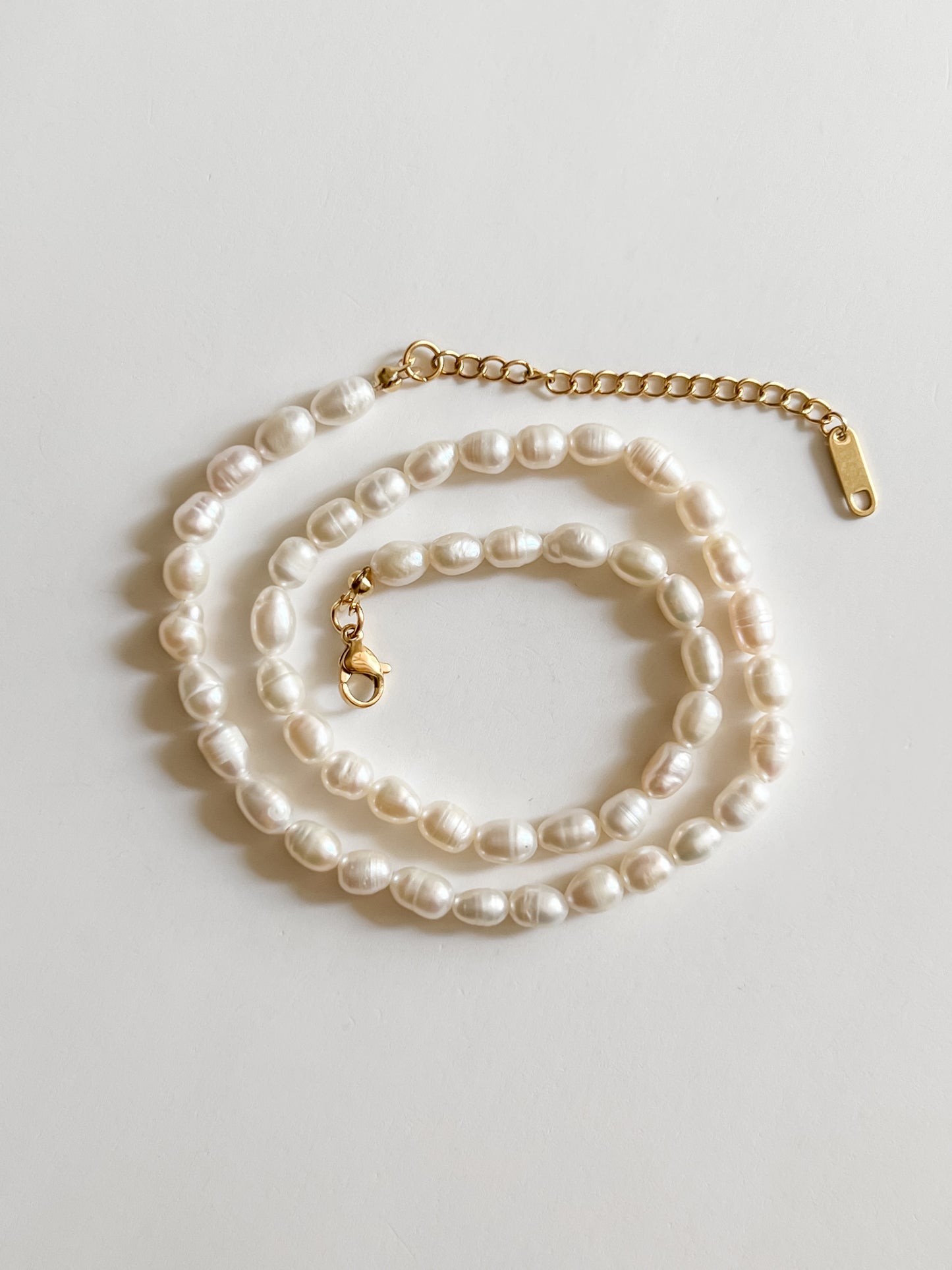 Pearl choker necklace
