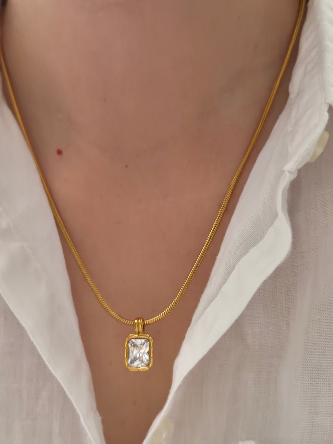 Melrose pendant necklace