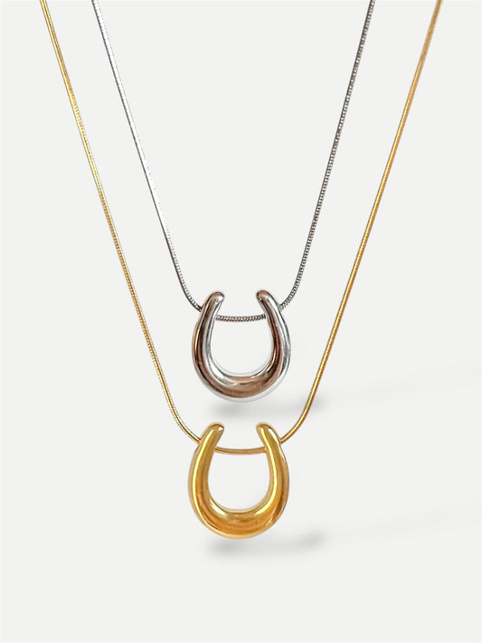 Horseshoe necklace