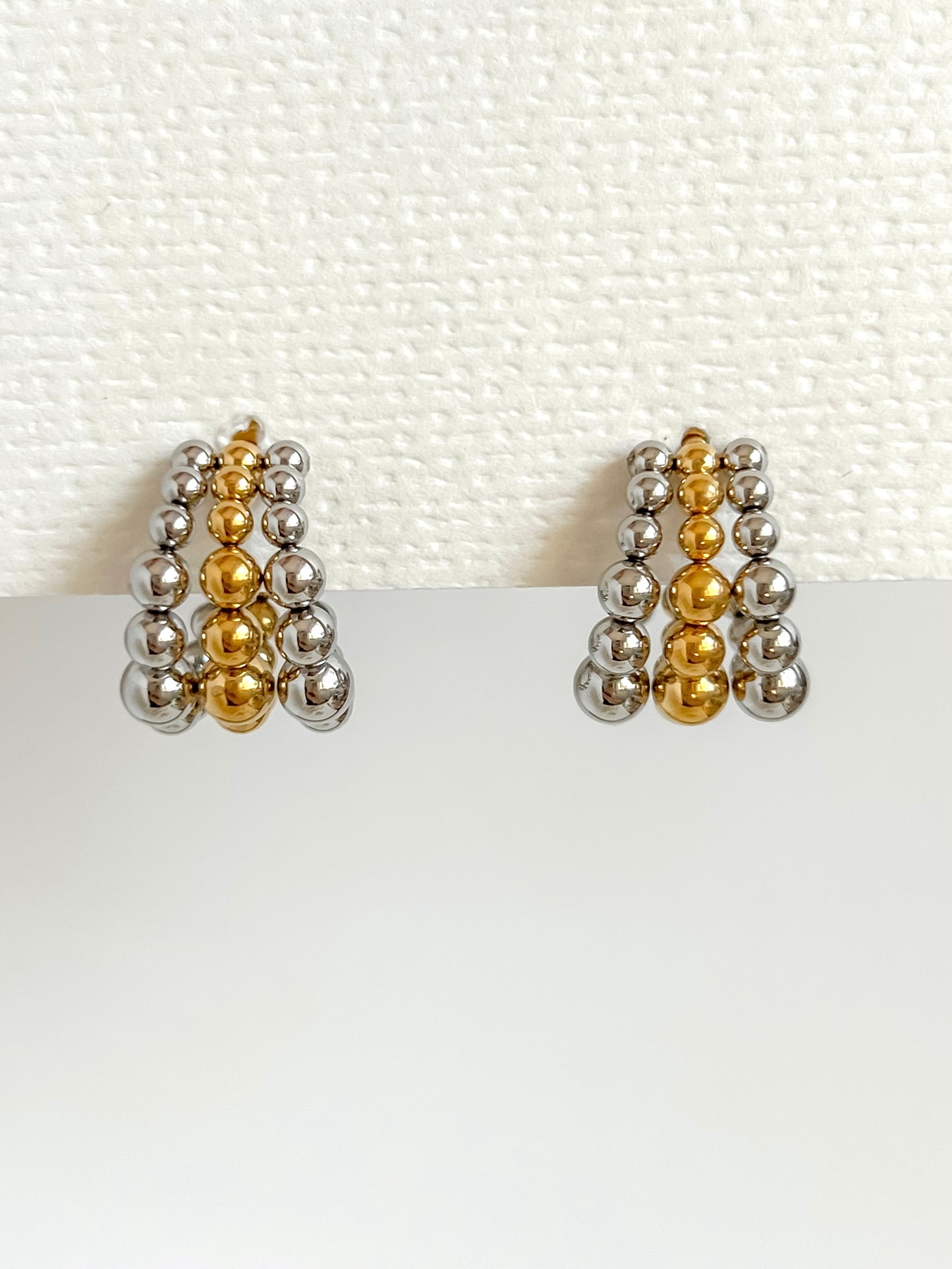 Mix bead layers hoop earrings