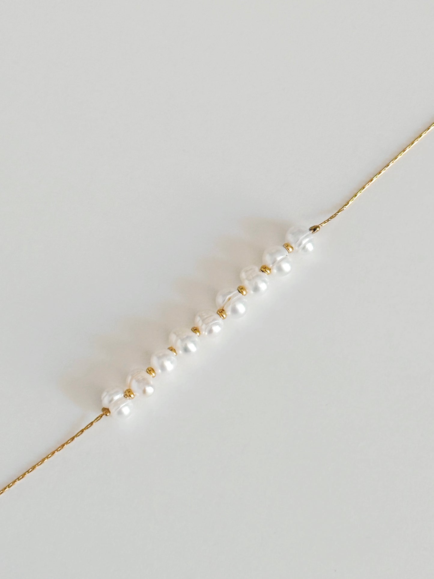 Dainty pearl bracelet