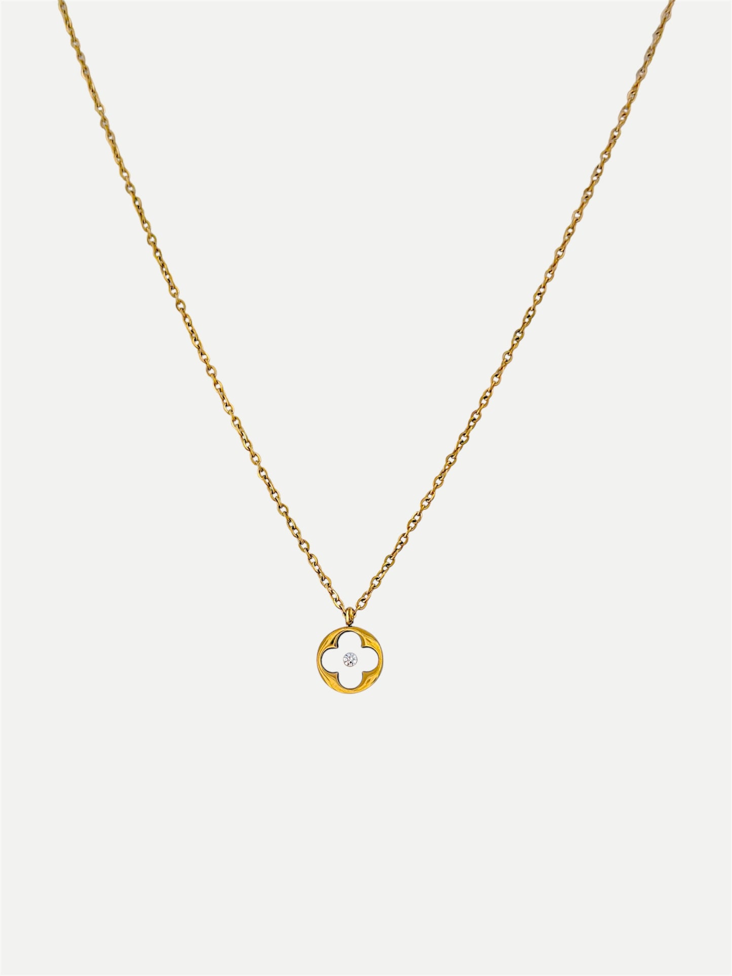 Shell clover necklace
