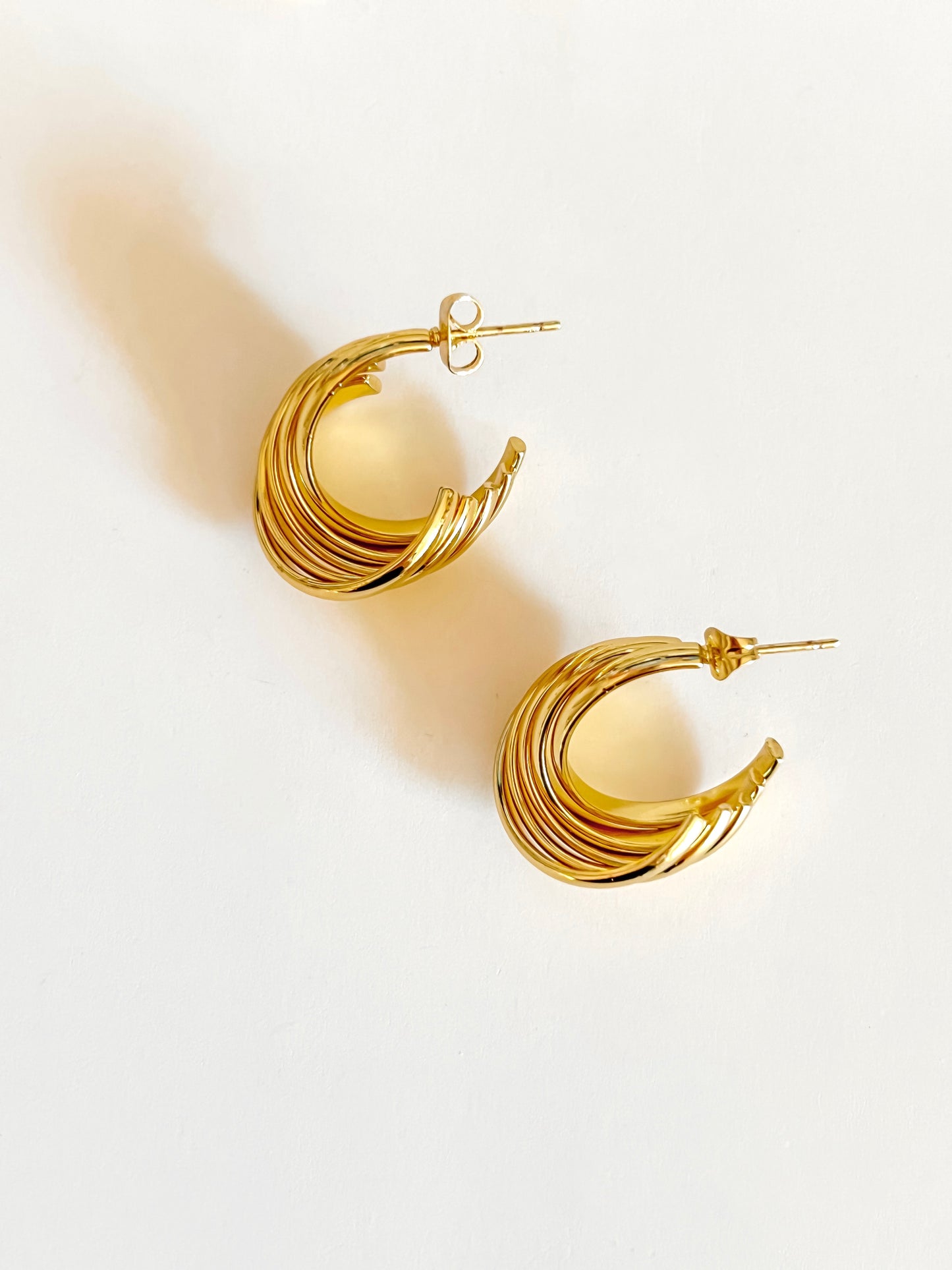 Irregular wave hoop earring