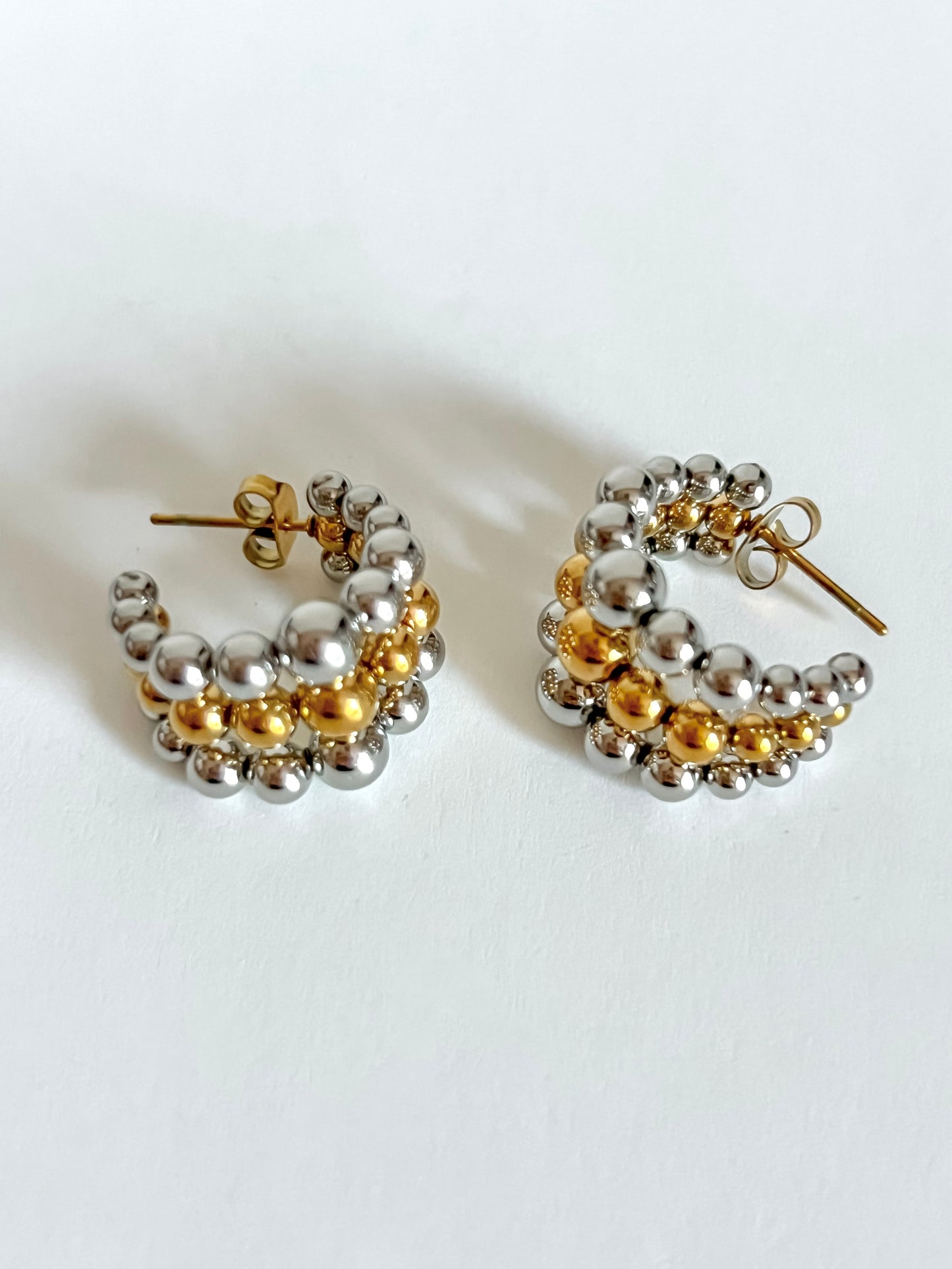 Mix bead layers hoop earrings