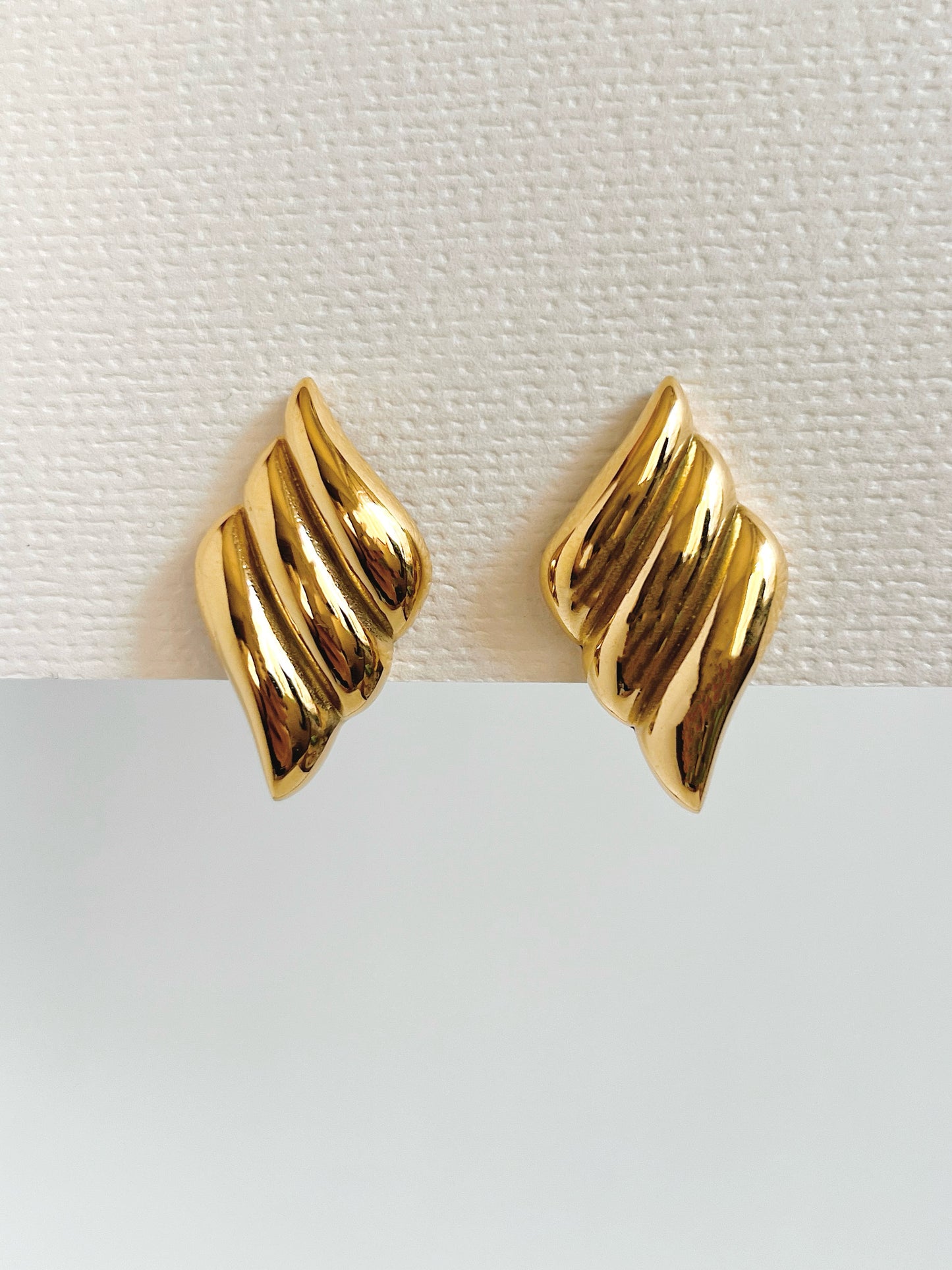 Wing oversized studs earrings