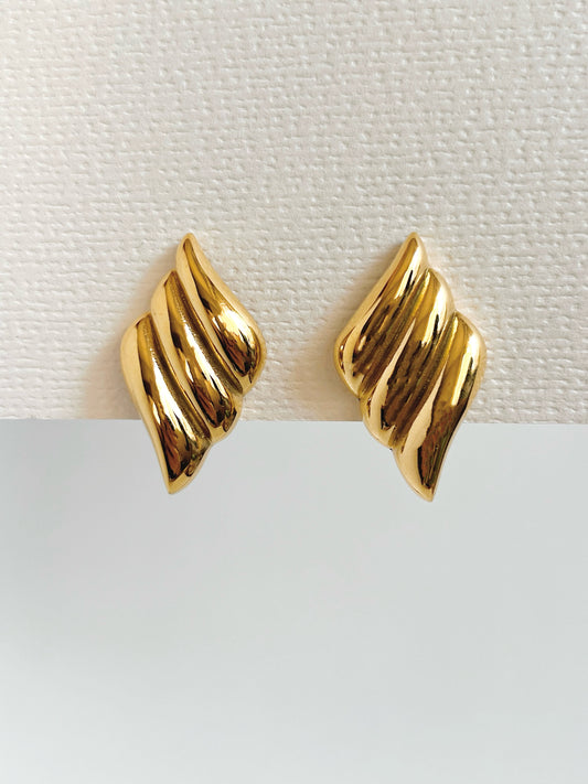 Wing oversized studs earrings