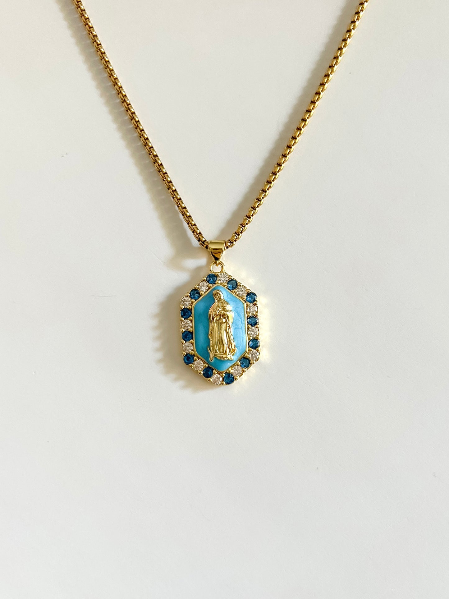 Virgen hexagonal necklace