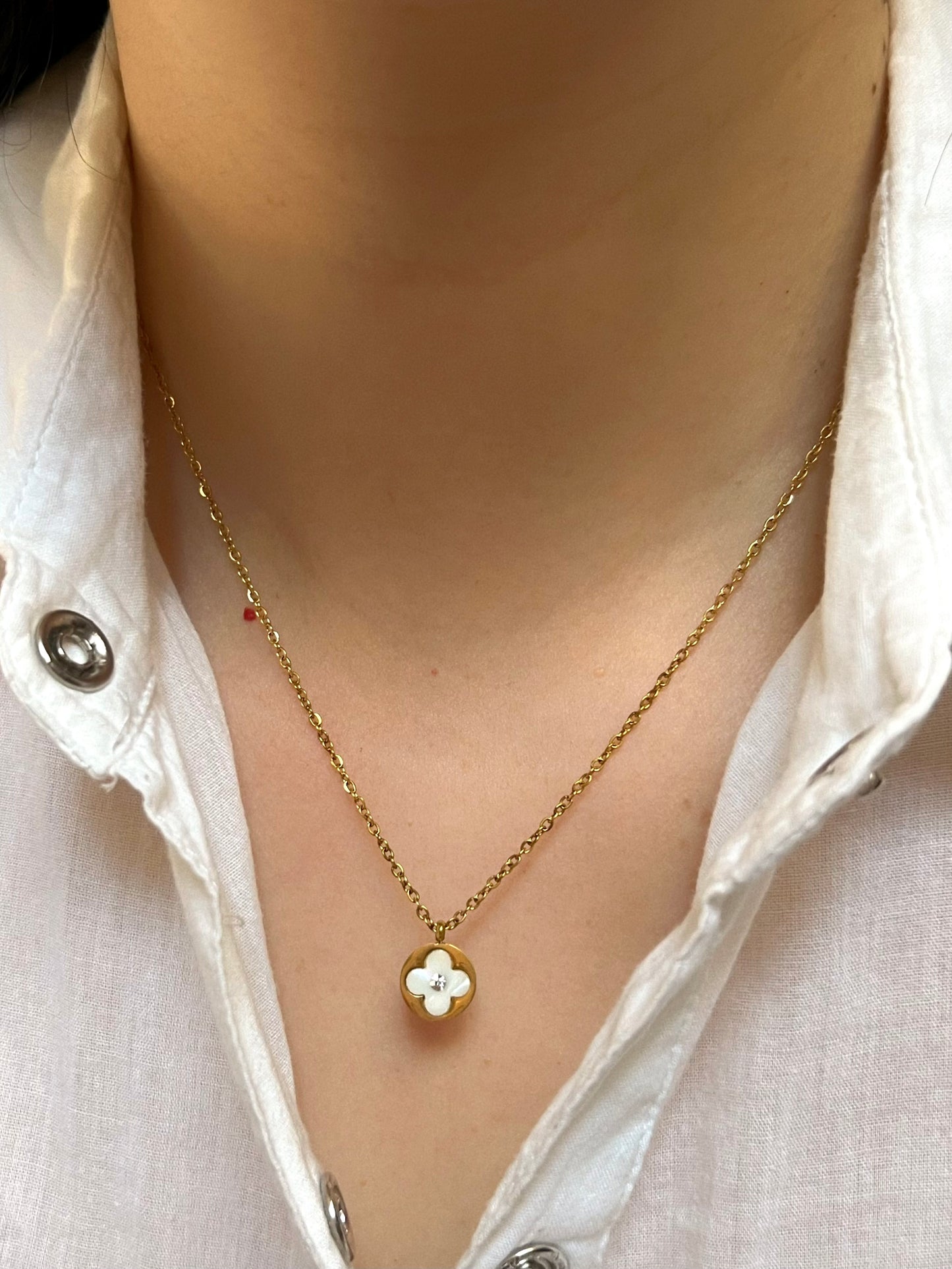 Shell clover necklace