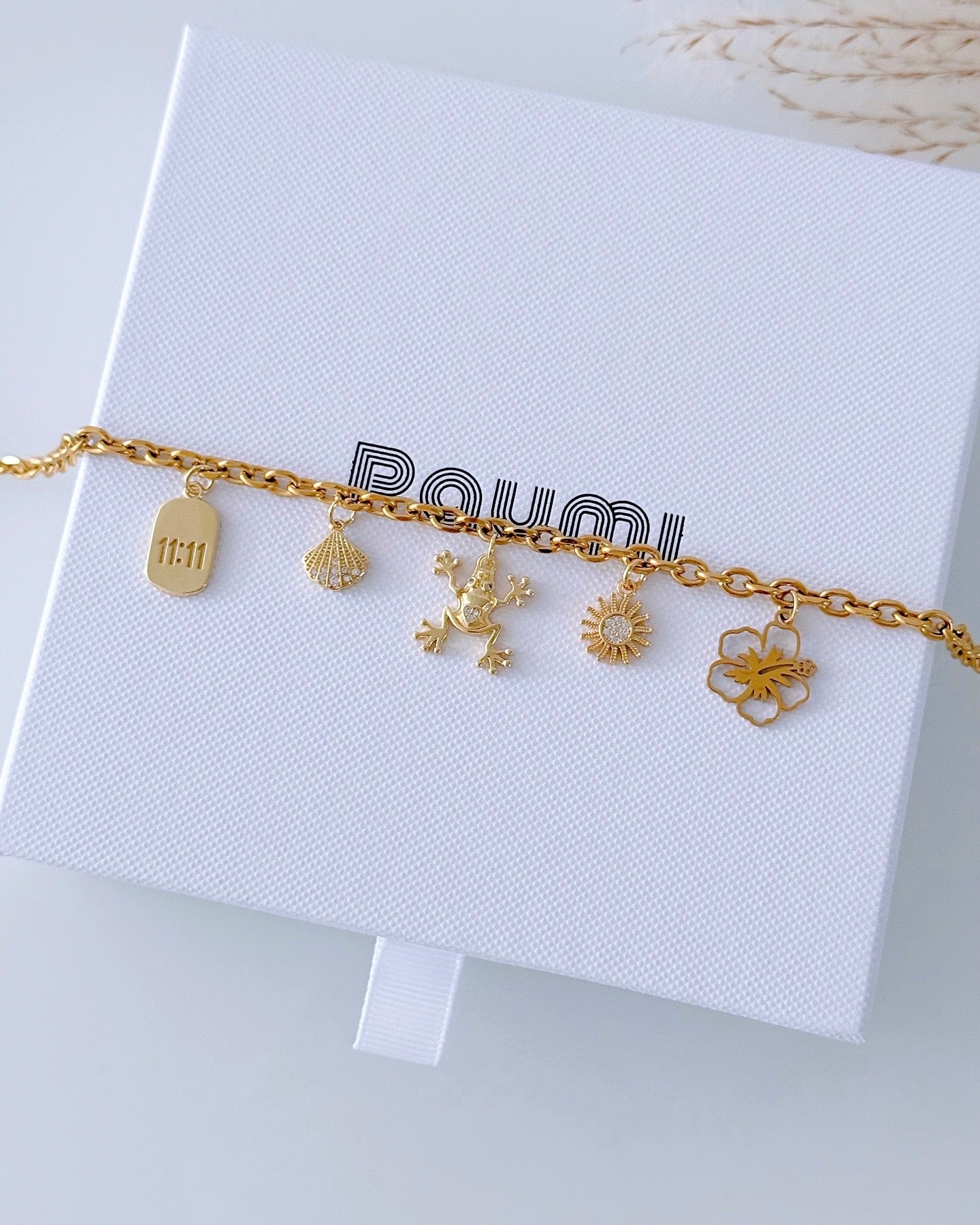 Como el coqui necklace