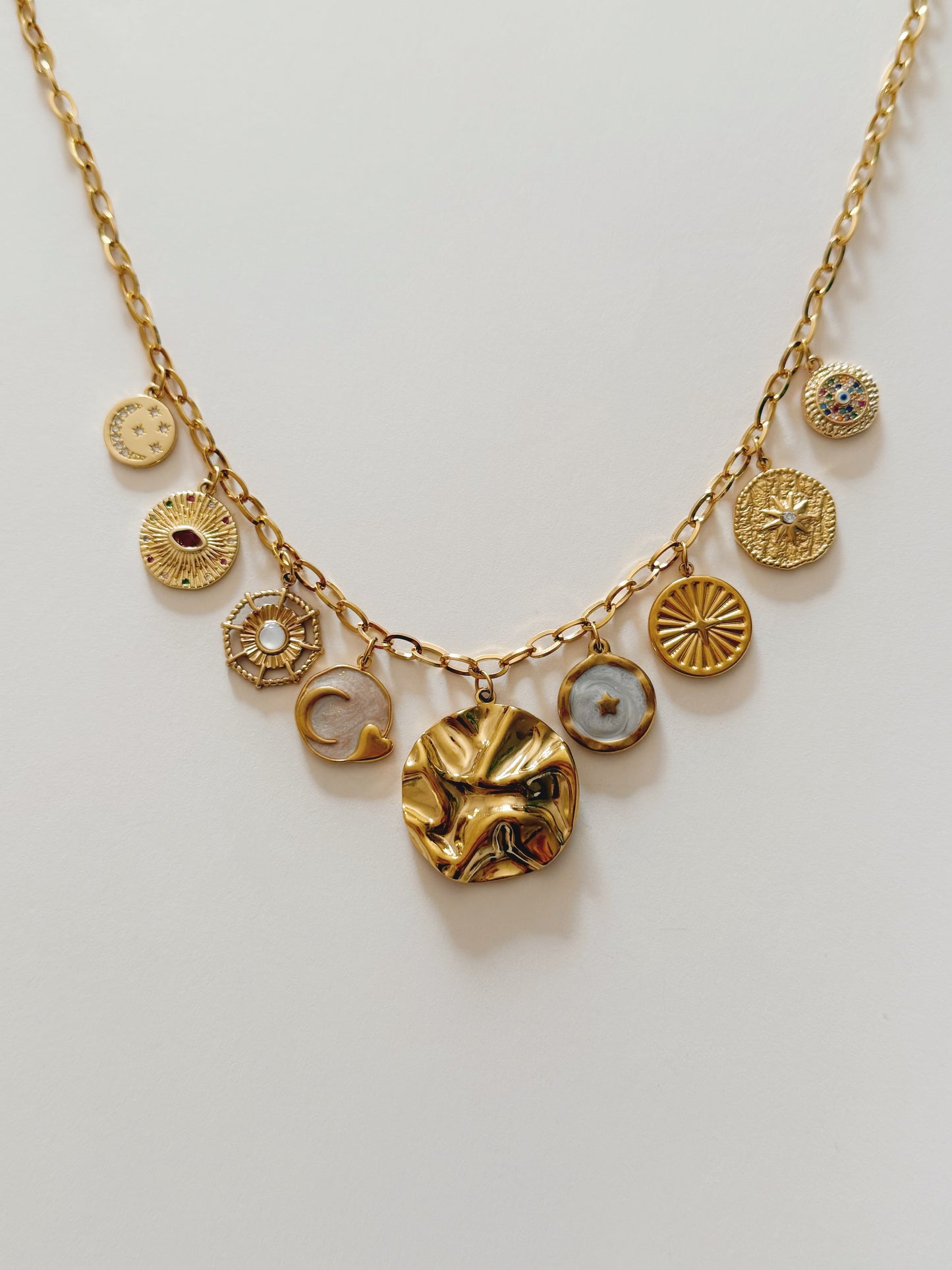 Medallion necklace