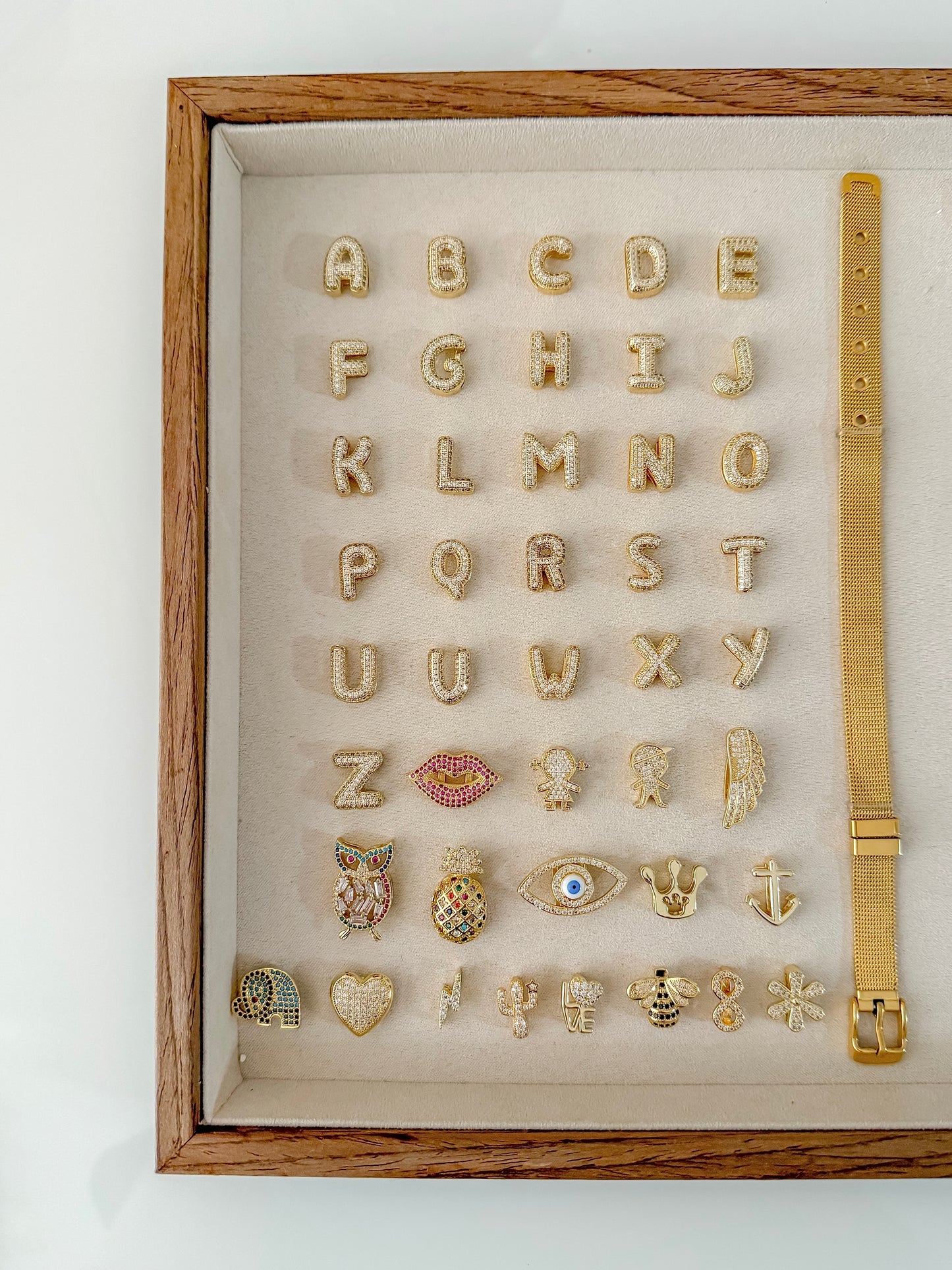 Charm for mesh bracelet