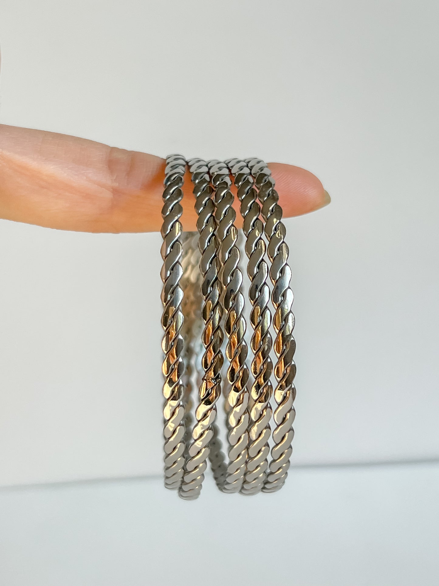 Flat twisted bangle (set of 5)