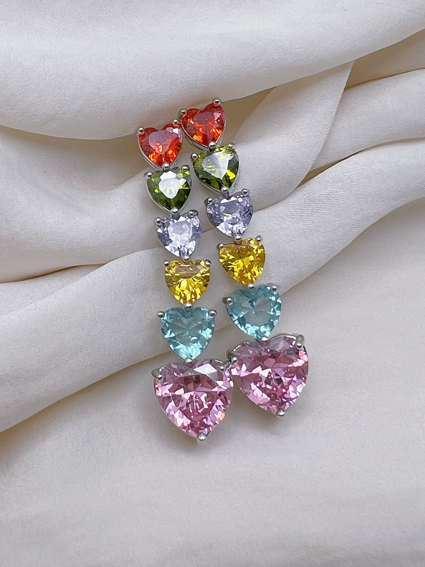 Bombshell's Heart Earring