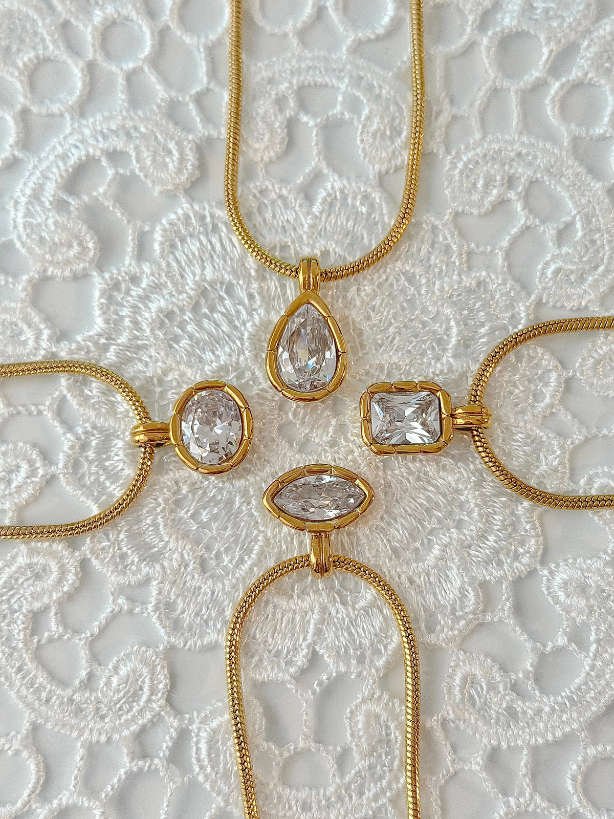 Melrose pendant necklace