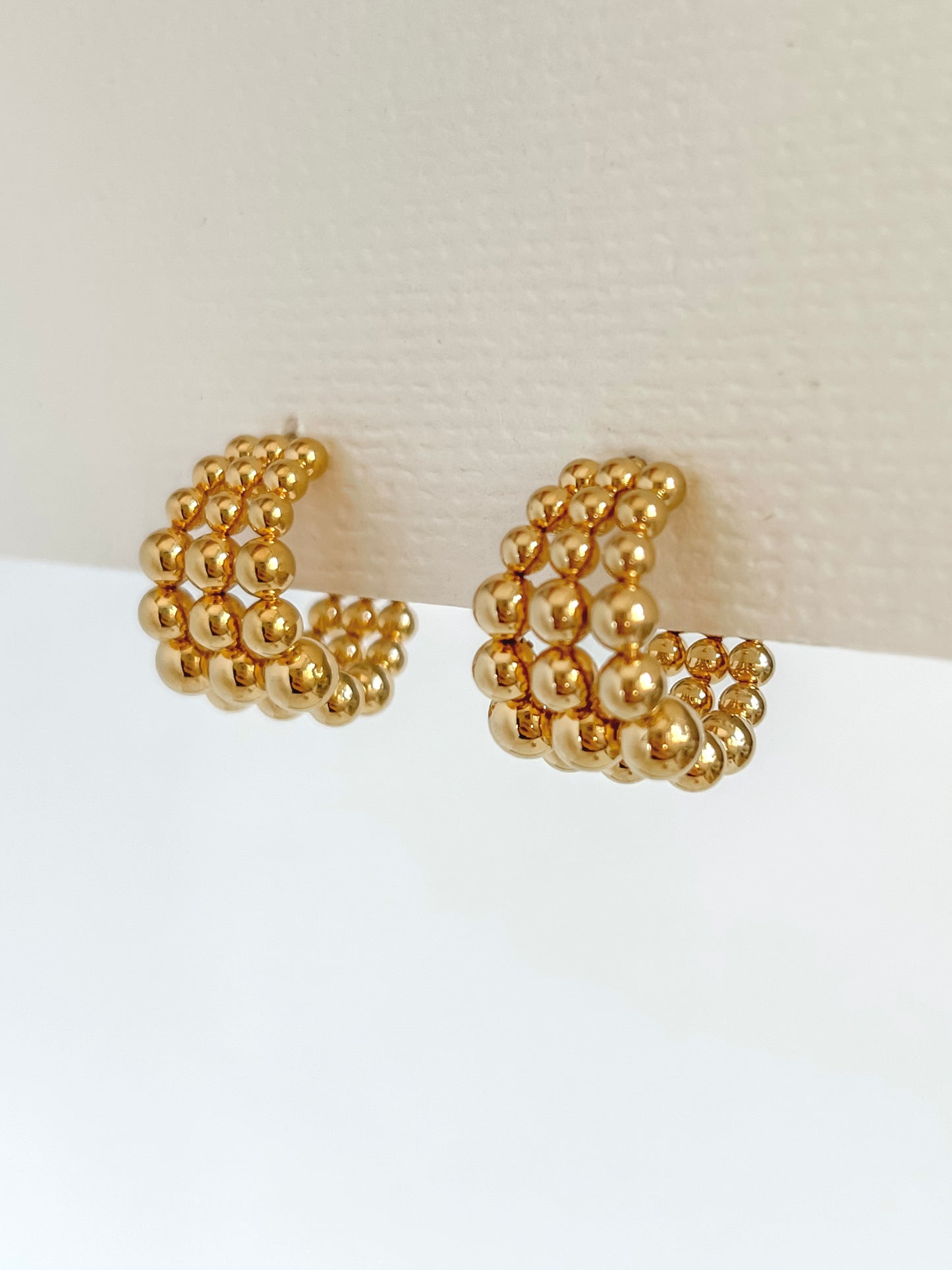 Bead layers hoop earrings