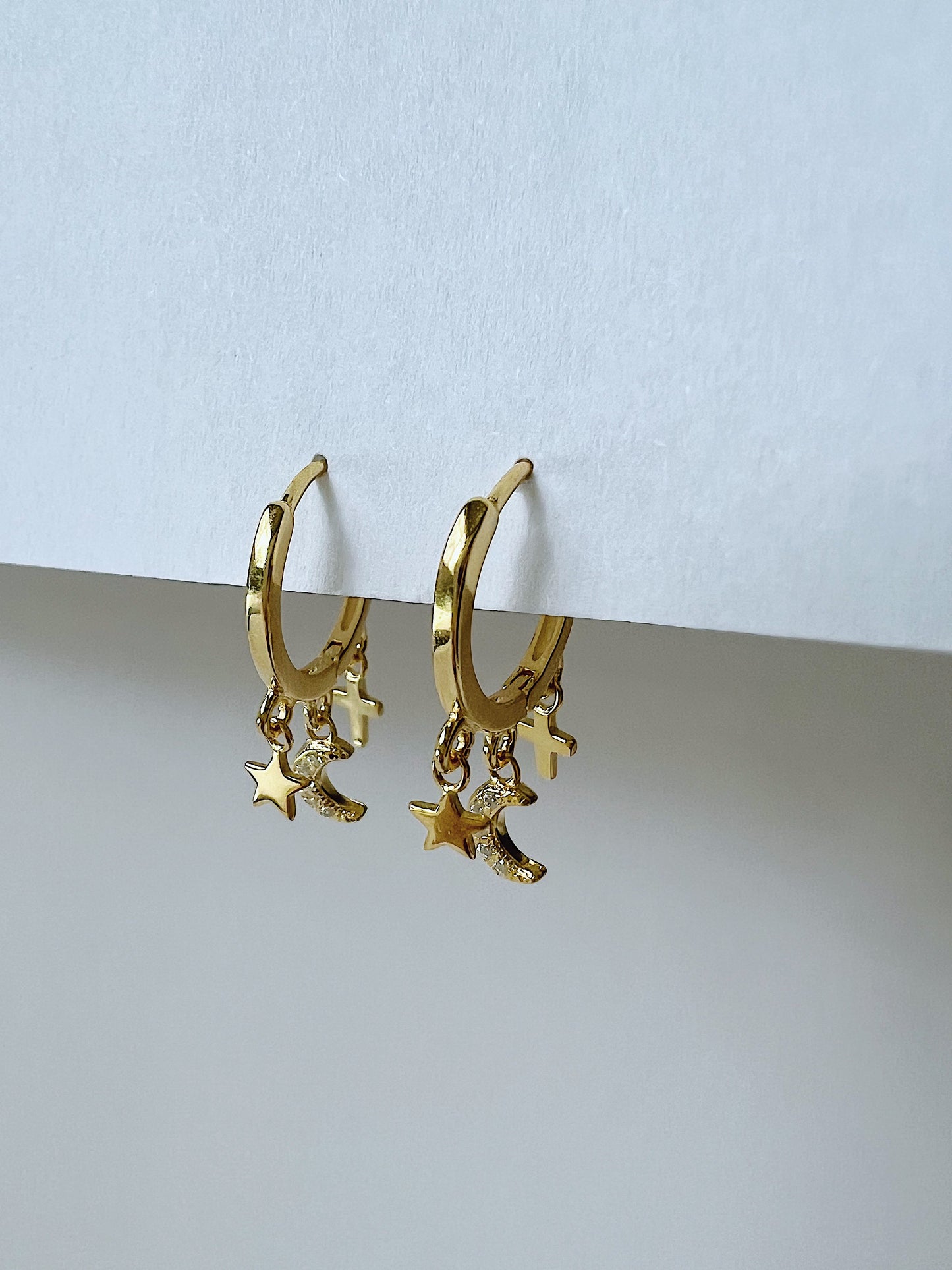 Frida Huggie Earrings (925 Sterling Silver)